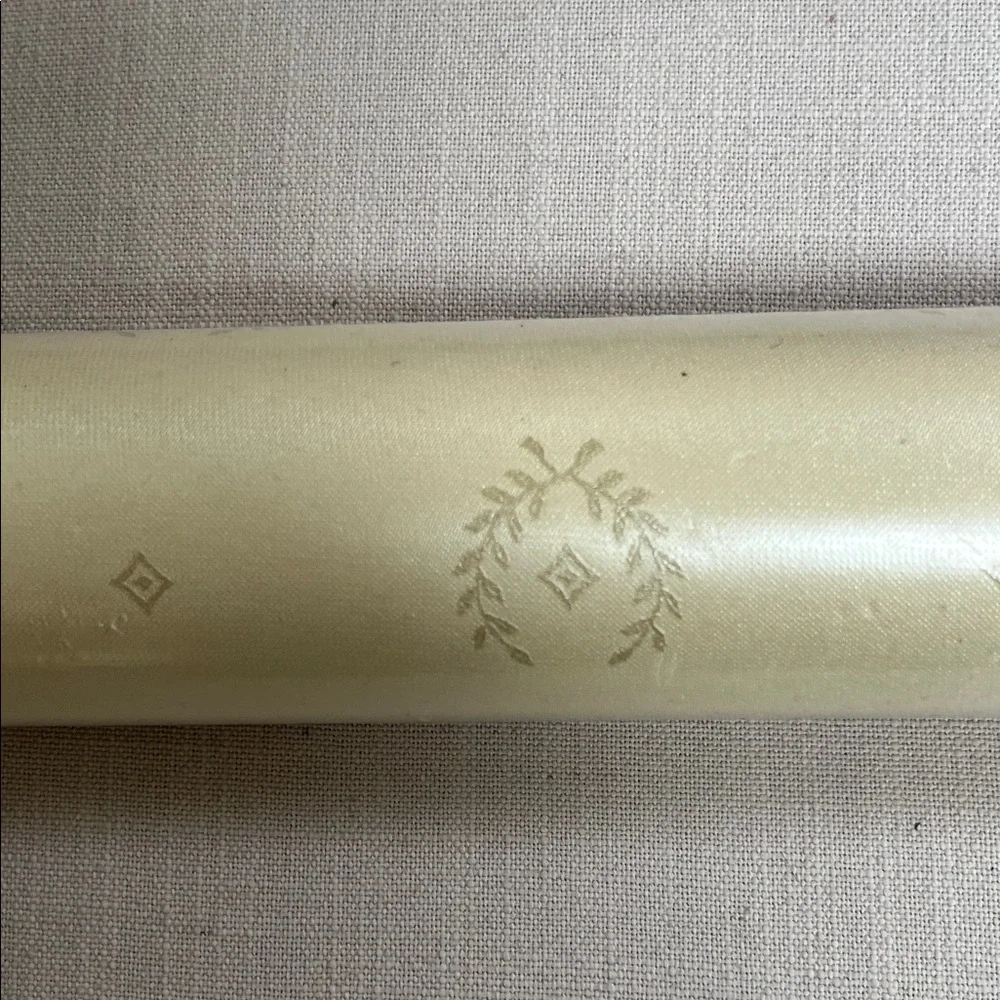 Vintage Elegant Cream Wallpaper Roll